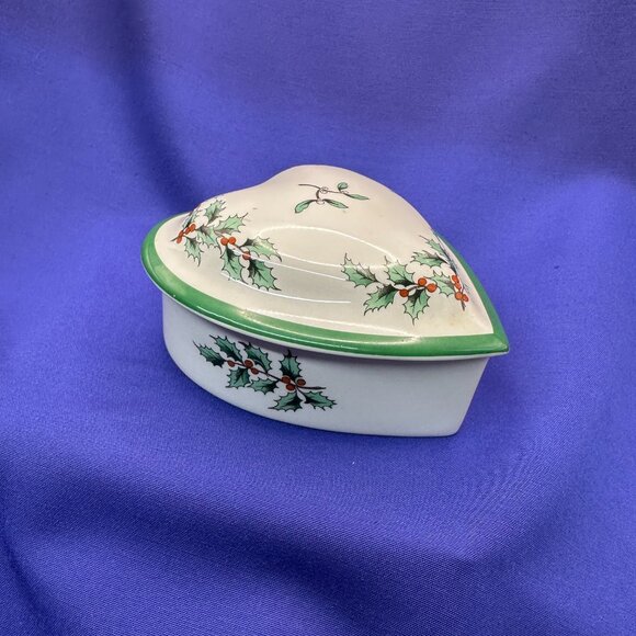 Spode Christmas Tree Heart-Shaped Covered Box Made in England - Picture 6 of 14